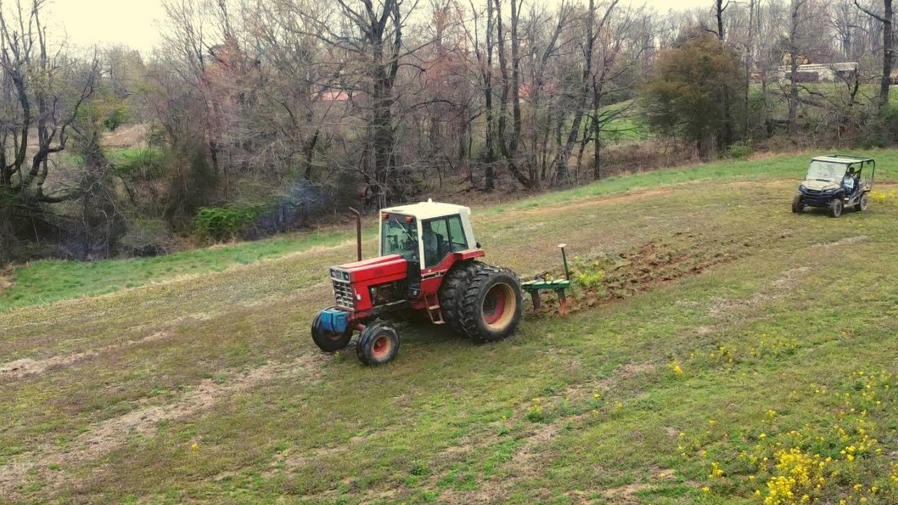 1486 International Harvester Pulling a 7 Shank JD Ripper!!!