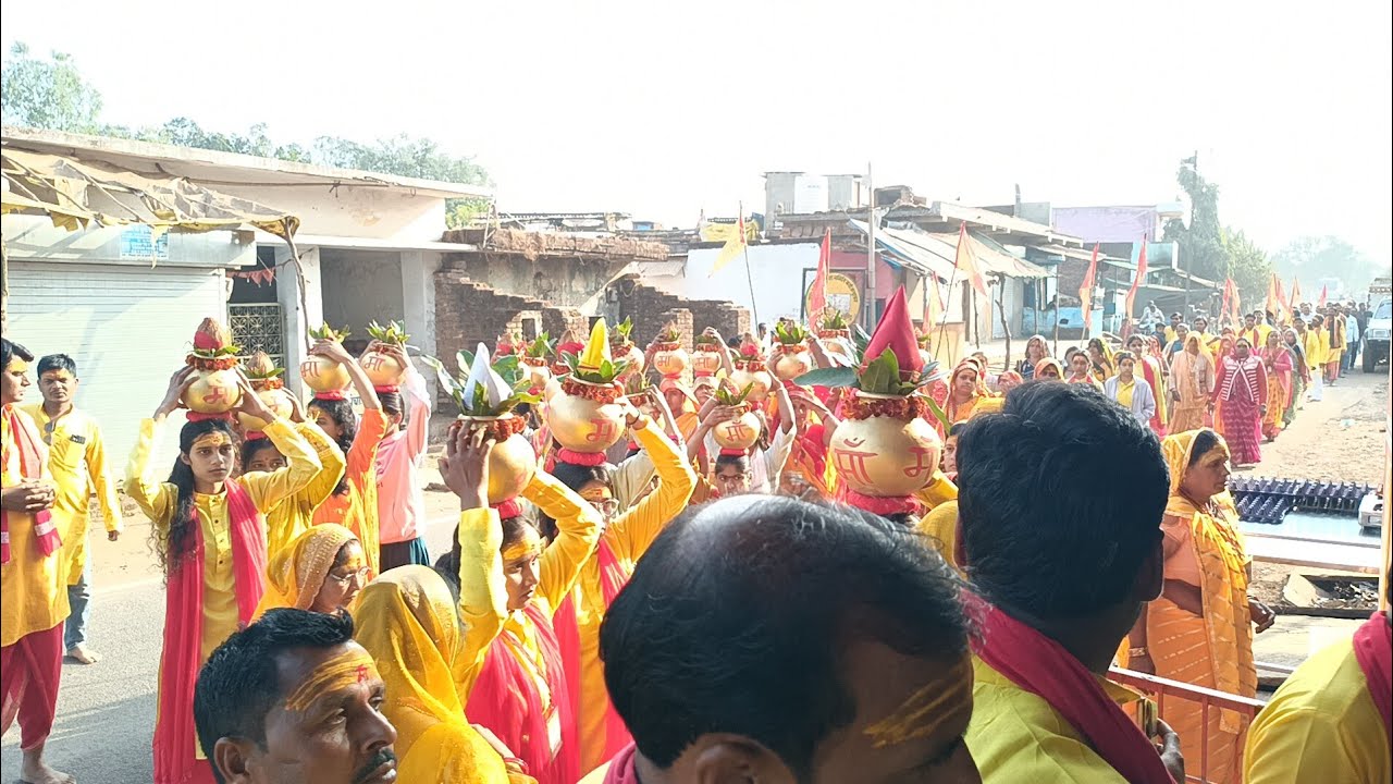 21 कुण्डीय महाकाली यज्ञ और अंतरंग महायोग साधना के पावन बेला पर कलश शोभायात्रा 11/1/2026 ( कन्हवारा)