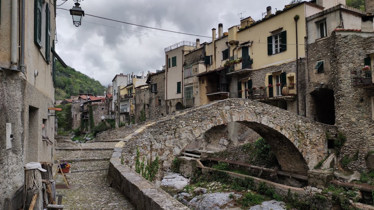 Gita a Zuccarello - Uno dei borghi più belli d'Italia - Liguria sconosciuta con Honda NT 1100