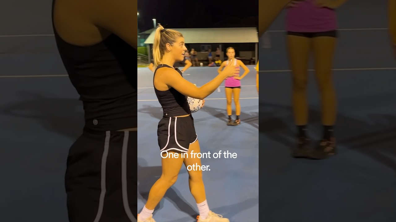 Lara Dunkley shares a simple centre pass setup for Goal Attacks and Wing Attacks ✍️🏐#netball