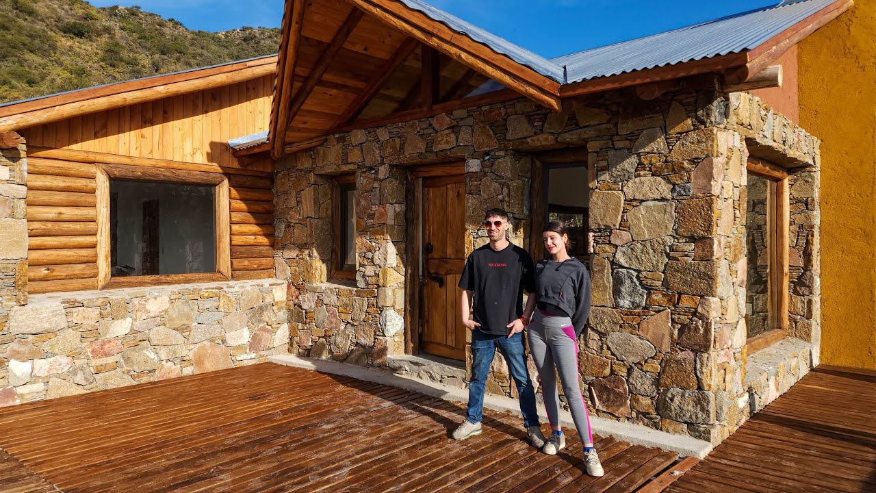 Construyeron una cabaña de troncos y piedras en el medio del monte | Mamull Kura, San Luis