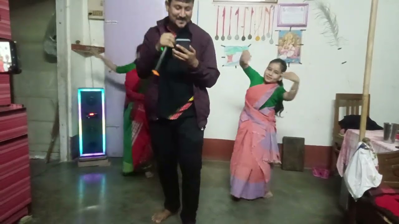বিহু বুলি দাদাৰ লগত অলপ নাচিলো 