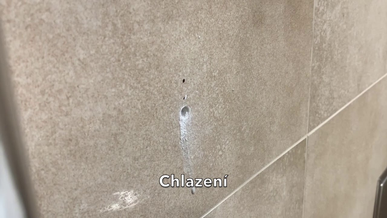 Montáž věšáku na ručníky do slinuté dlažby