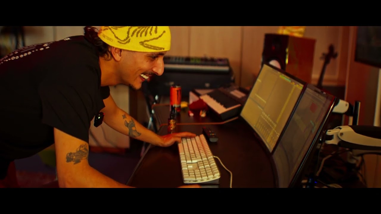 ADRI&Aacute;N MILLS x SCHROTTHAGEN | Studiosession