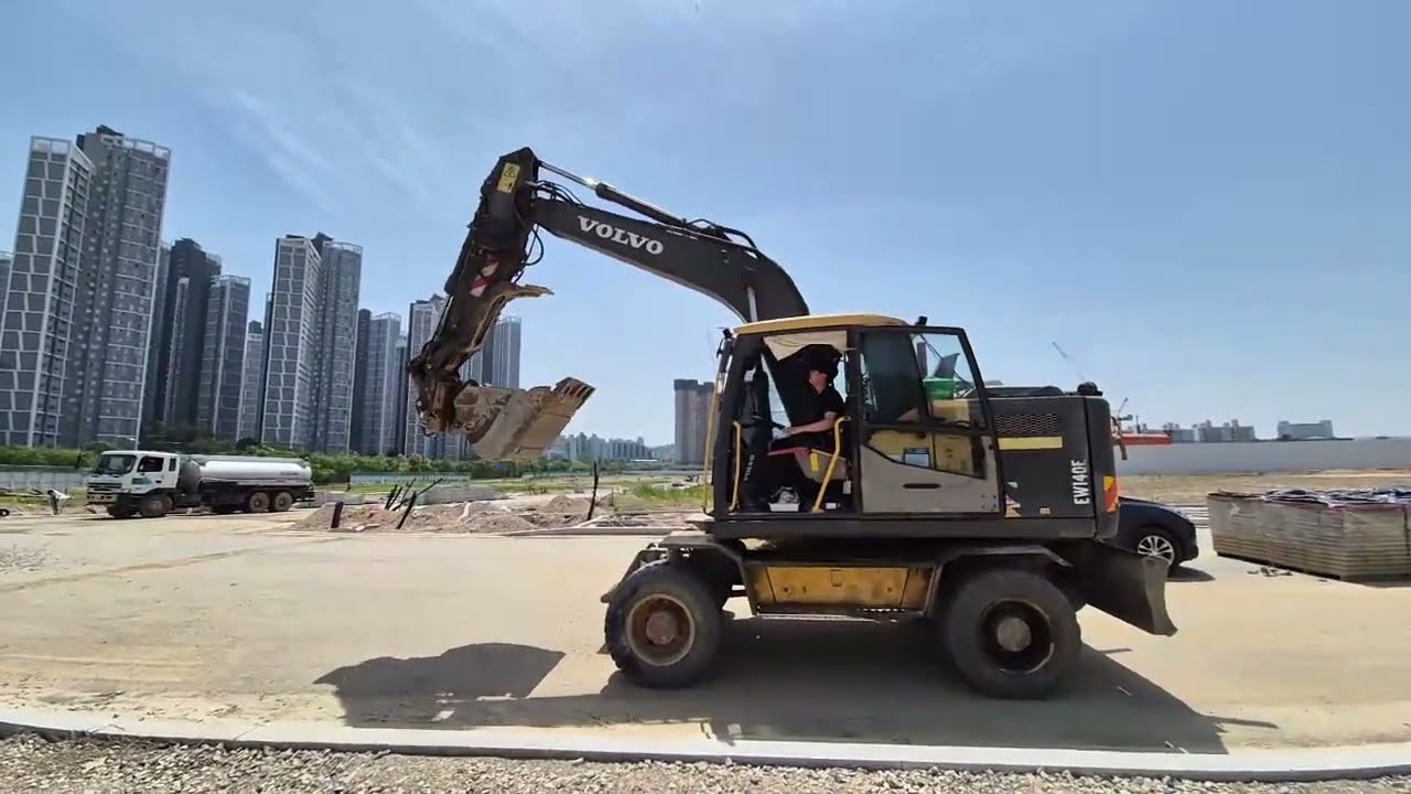 M&aacute;y Đ&agrave;o B&aacute;nh Lốp VOLVO EW140E #M&aacute;yĐ&agrave;oB&aacute;nhLốpVOLVOEW140E