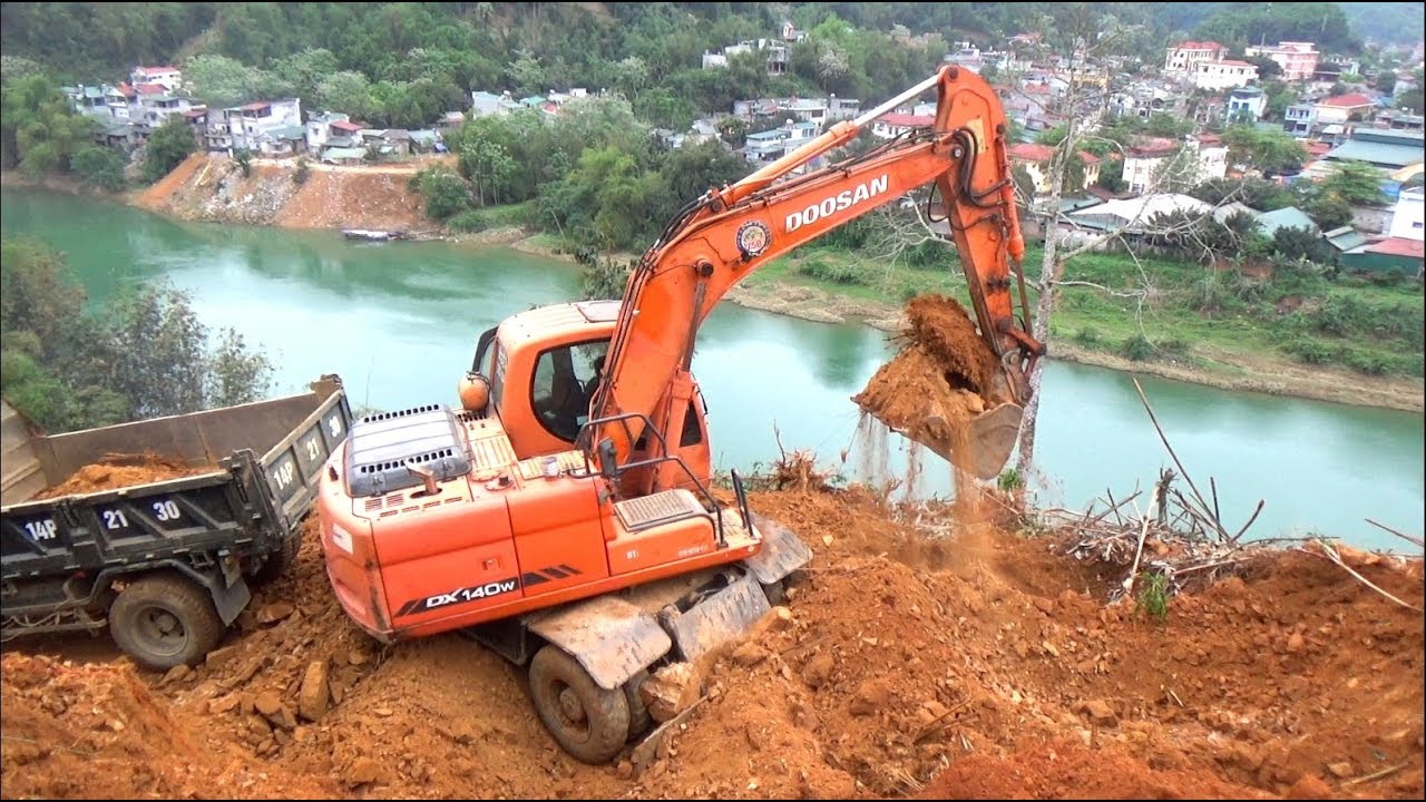 MÁY XÚC CẨU MÚC ĐẤT XE BEN CHỞ ĐẤT MÚC ĐẤT TRÊN ĐỈNH NÚI CAO TREO LEO | (Excavators) | TinTin Boys