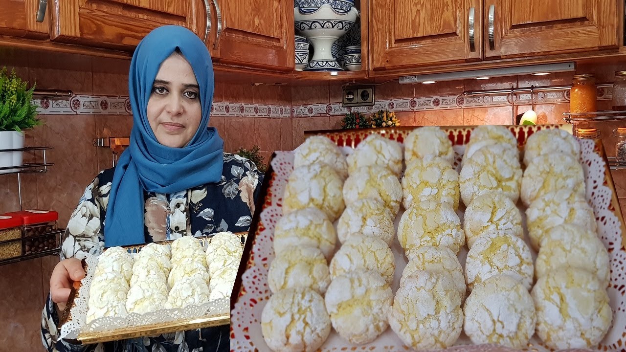 غريبة بالحامض أو الملوزة الكذابة هشيشة ومعلكة اللي ذاقها عندي يقول ملوزة أو غريبة باللوز 😉