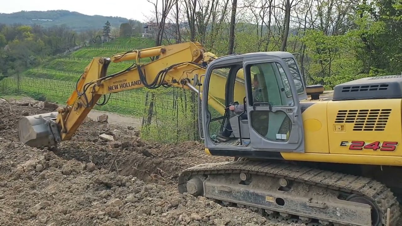 NEW HOLLAND E245 moving dirt in a wineyard part 3 - Scriò, Italy
