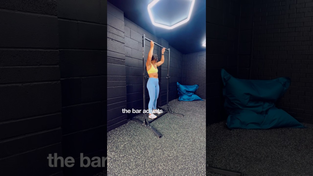This little setup makes strict pull-ups possible in even the tiniest of spaces 🤝