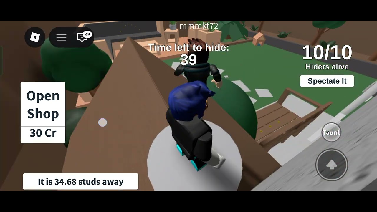 I play hide and seek in Roblox 🤣