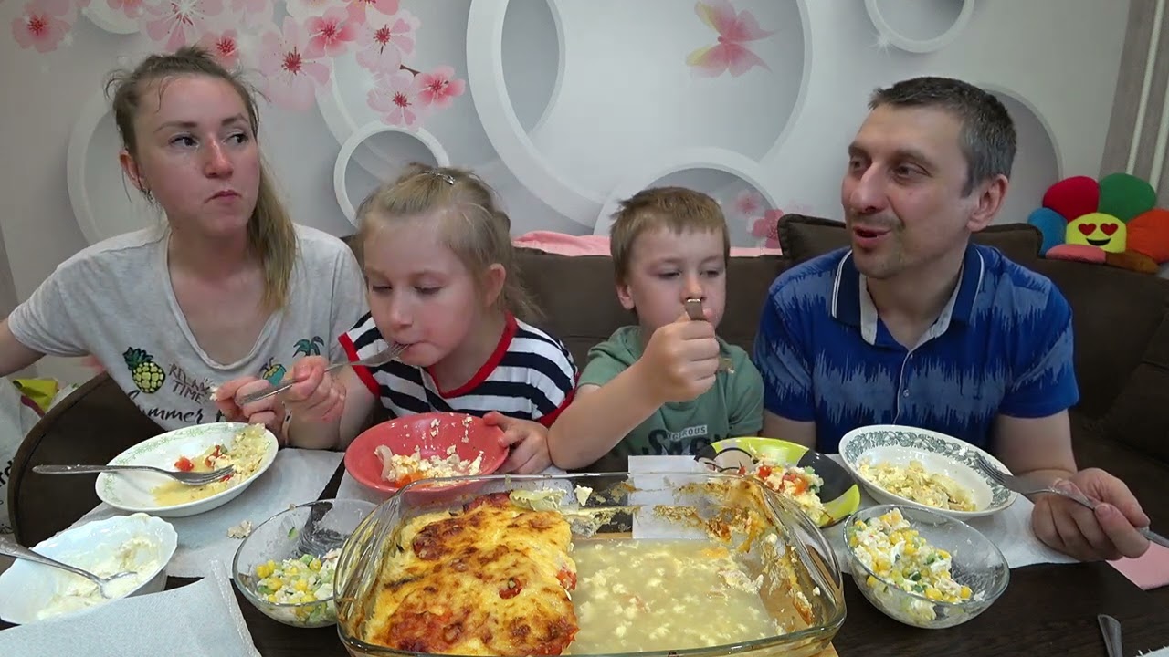 МУКБАНГ ОБАЛДЕННАЯ ЗАПЕКАНКА И КРАБОВЫЙ САЛАТ | MUKBANG DELICIOUS CASSEROLE AND CRAB SALAD #мукбанг