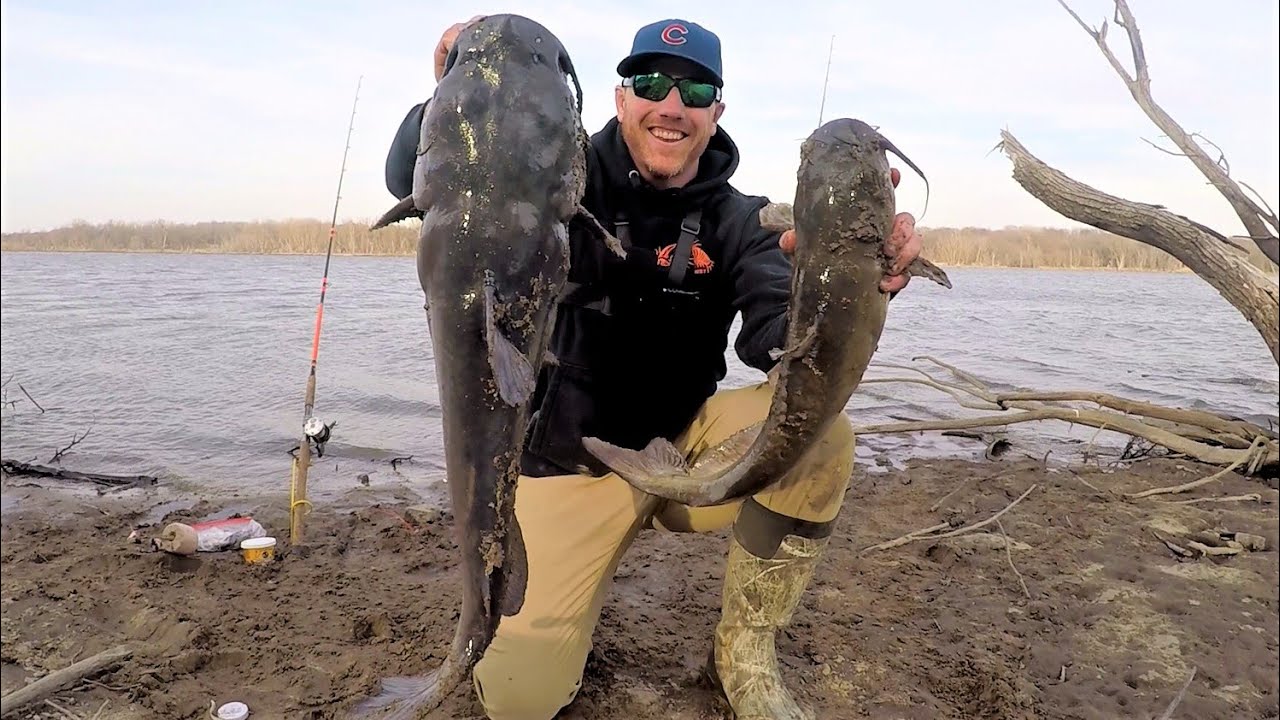 JUMBO Ice Out Catfish Catch and Cook!! (Tons of Fish)