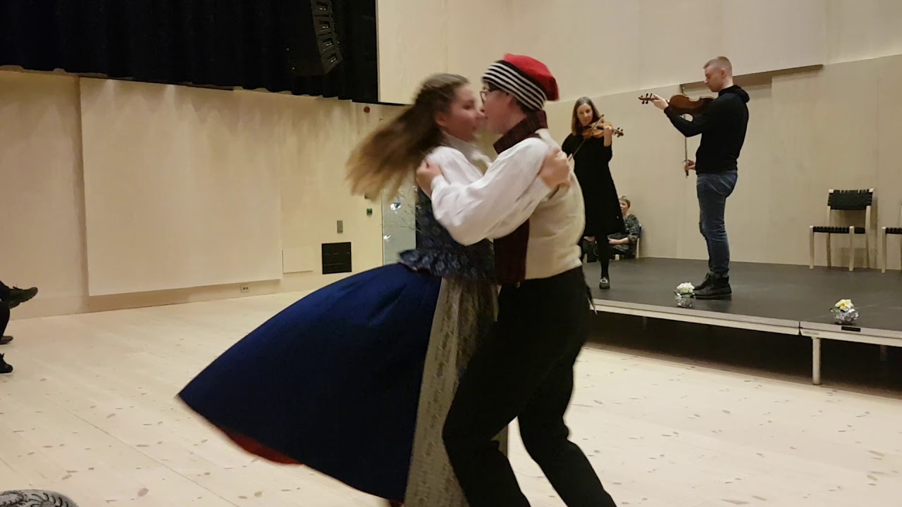 Frida og Amund danser Rørospols på Trøndelagskappleiken 2019