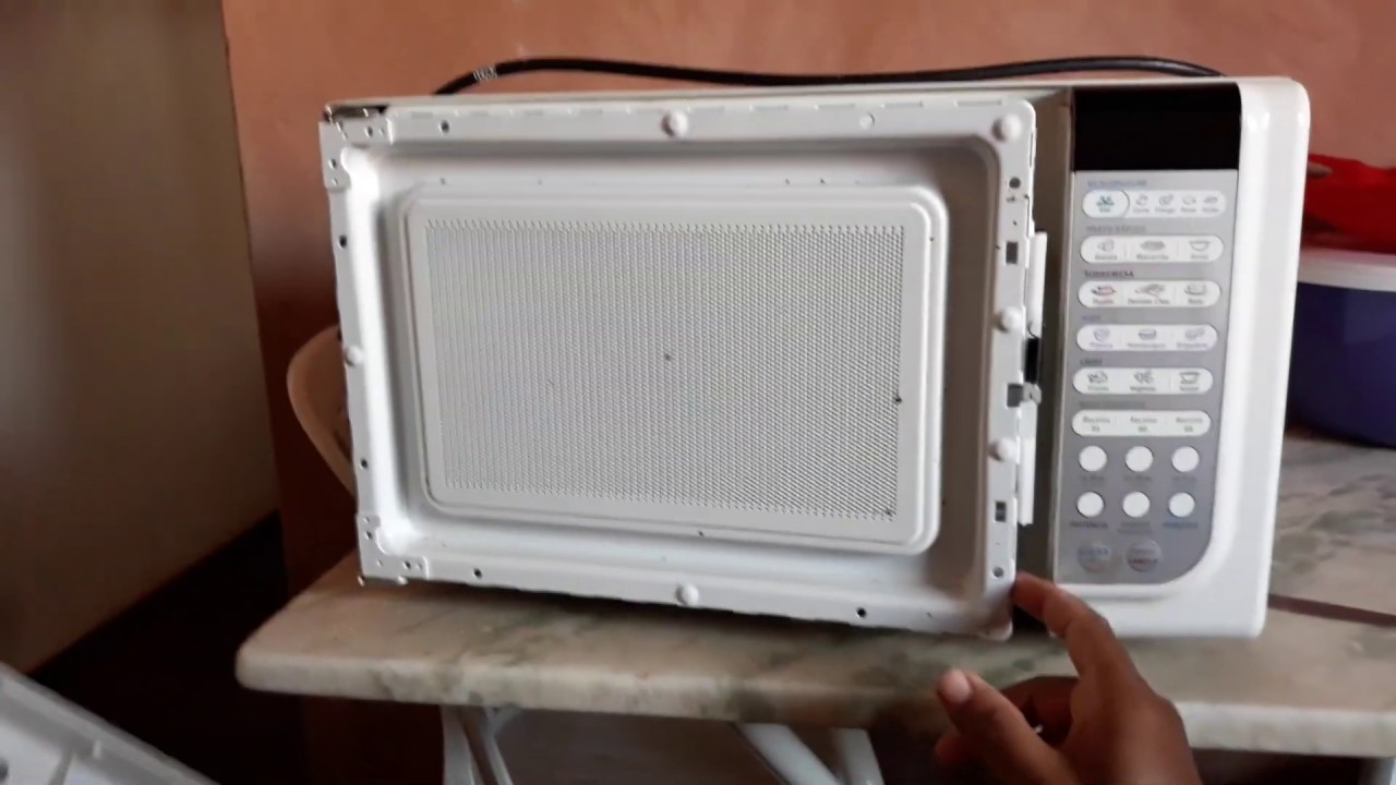 Como tirar a tampa do micro-ondas Electrolux