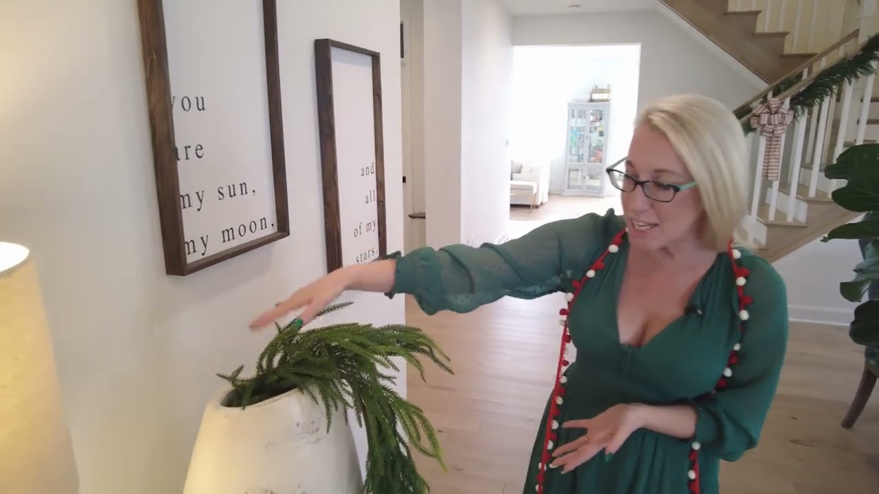 Welcome Home With Jacqui - Holiday Decorating With Garland