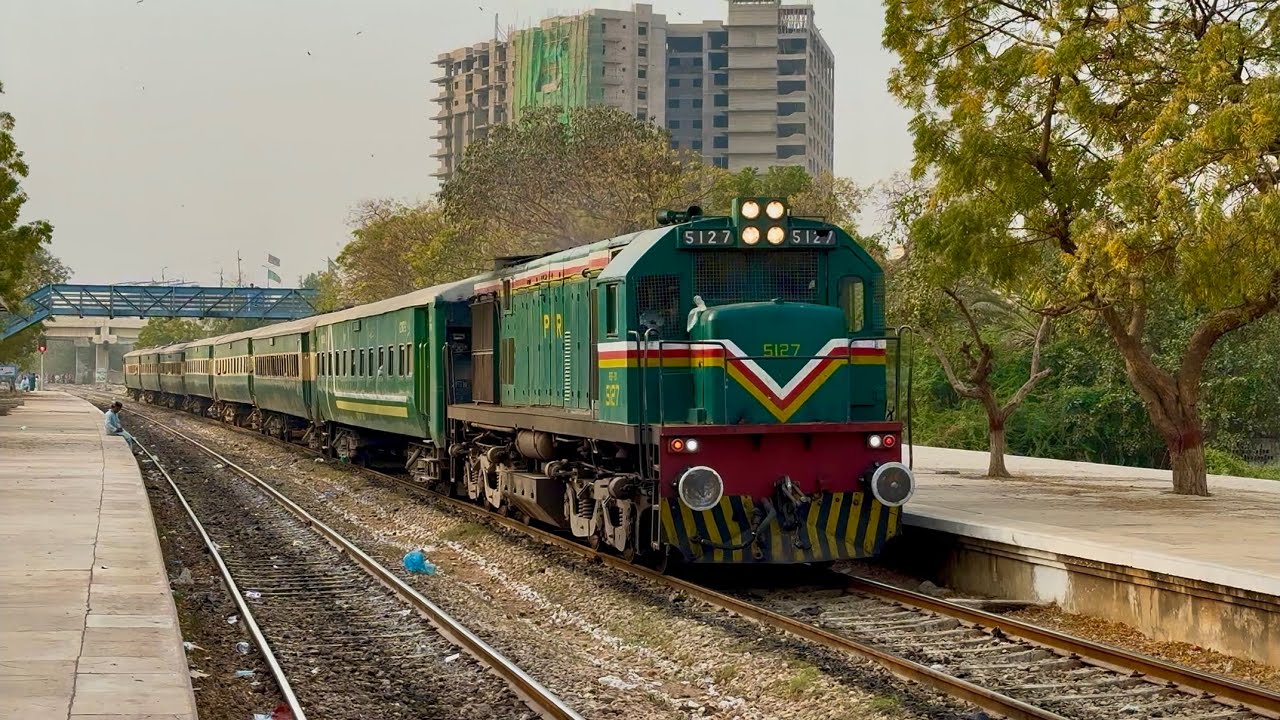 KARACHI DIVISION MAY (RGE20 5127) BOLAN MAIL K SATH🚂