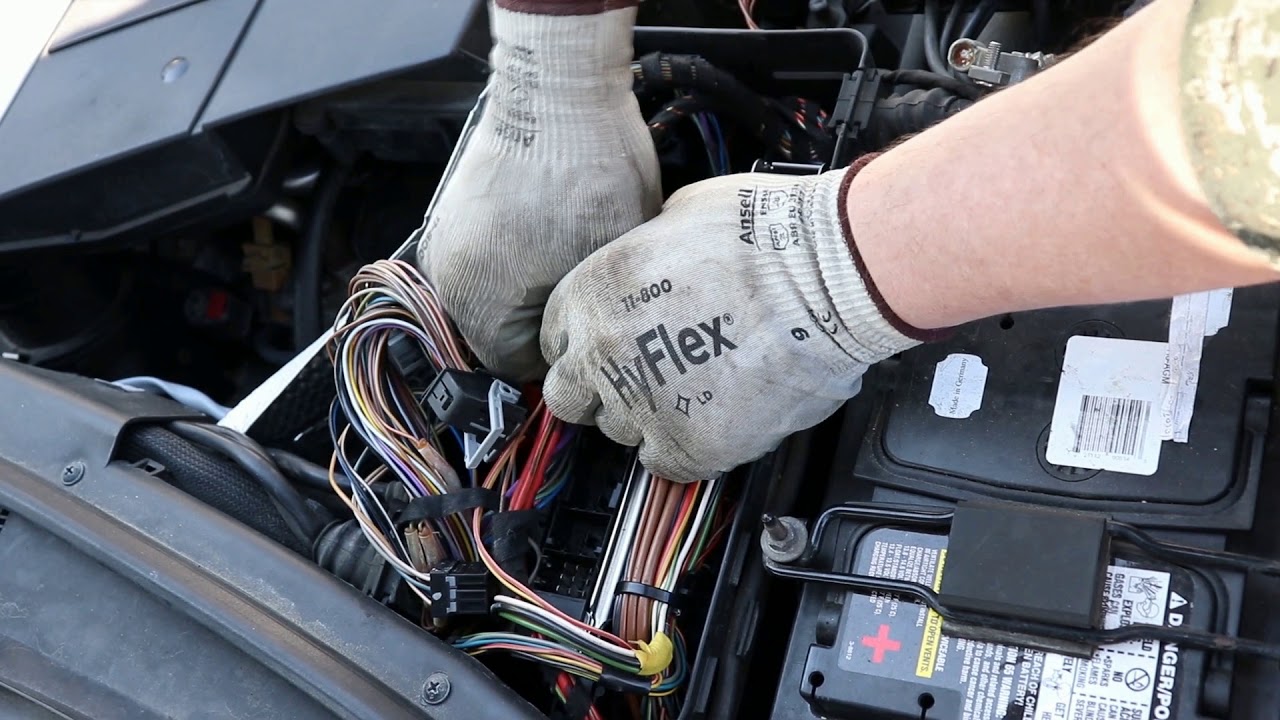 How to remove the ECU from a SLK r170 or Crossfire r193