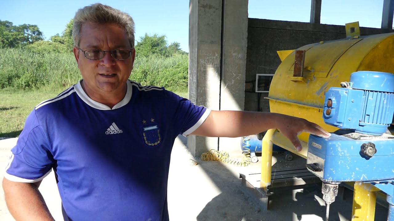 Producción de tizas escolares en la UCLV