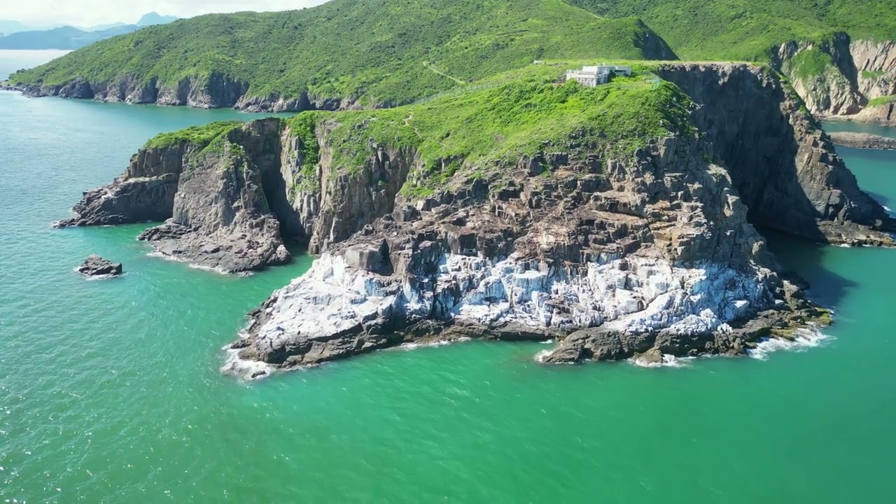 白崖｜4K｜東龍島／洲｜ 深度遊白崖｜飛到失聯｜特別地貌｜ 地勢險峻｜#郊遊 #航拍 #白崖 #雪地秘景 #港版棉花堡 #仿如登上雪山 #漸遠 #沖天 #環繞 #螺旋 #滑行變焦 #示範