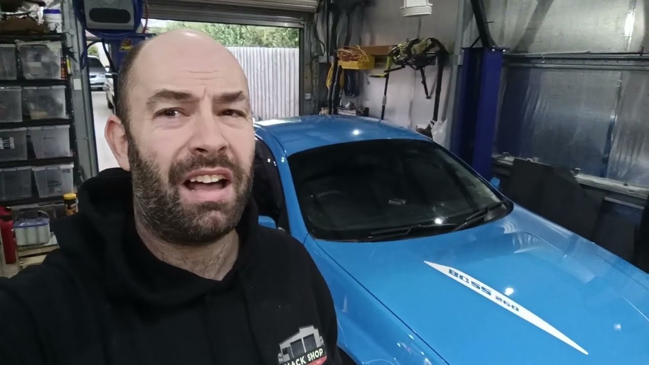Установка выпускных коллекторов Ford BA XR8