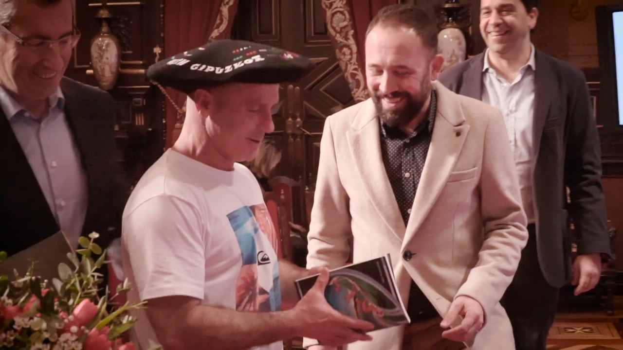 Homenaje Aitor Francesena, campe&oacute;n del mundo de Surf