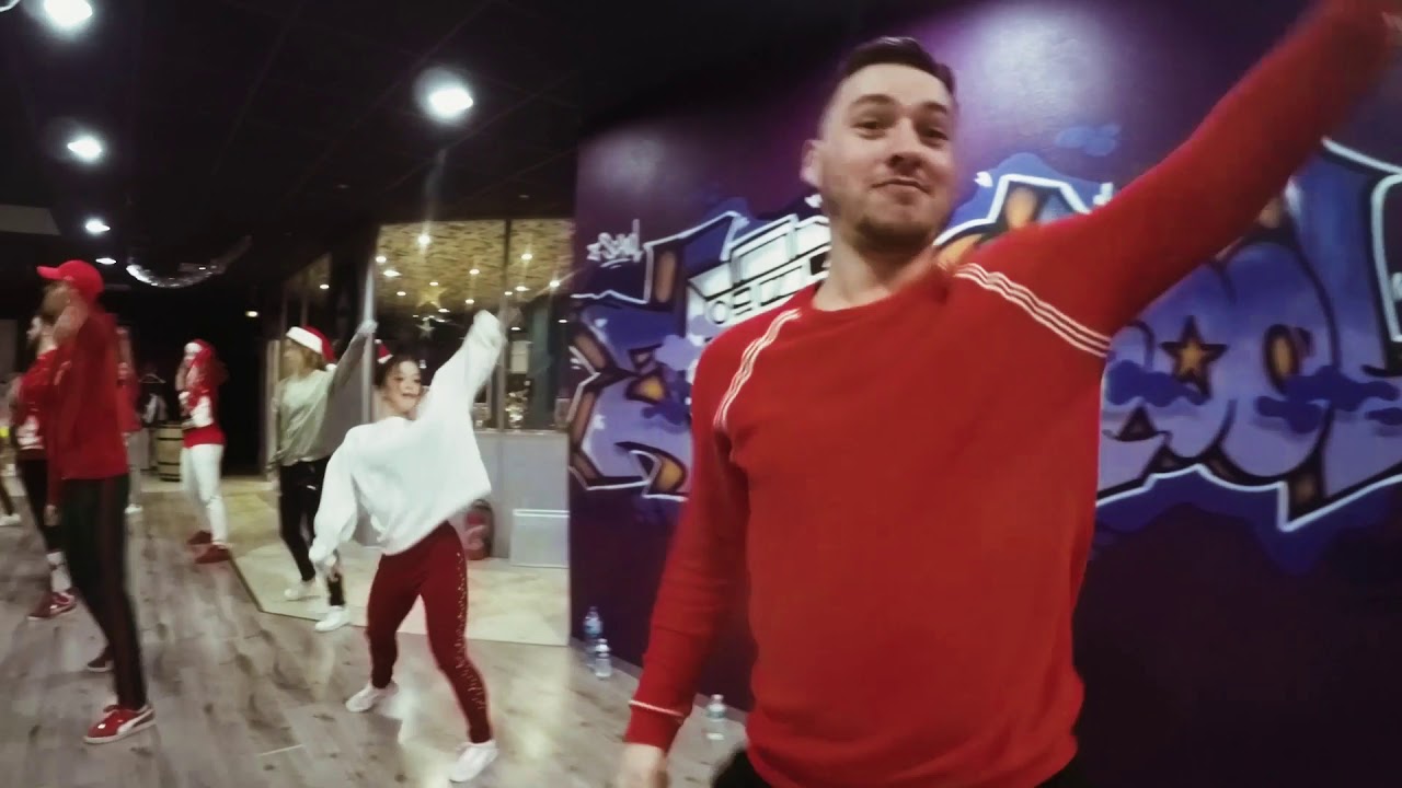 Z-school present All I Want for Christmas Is You - Mariah Carey