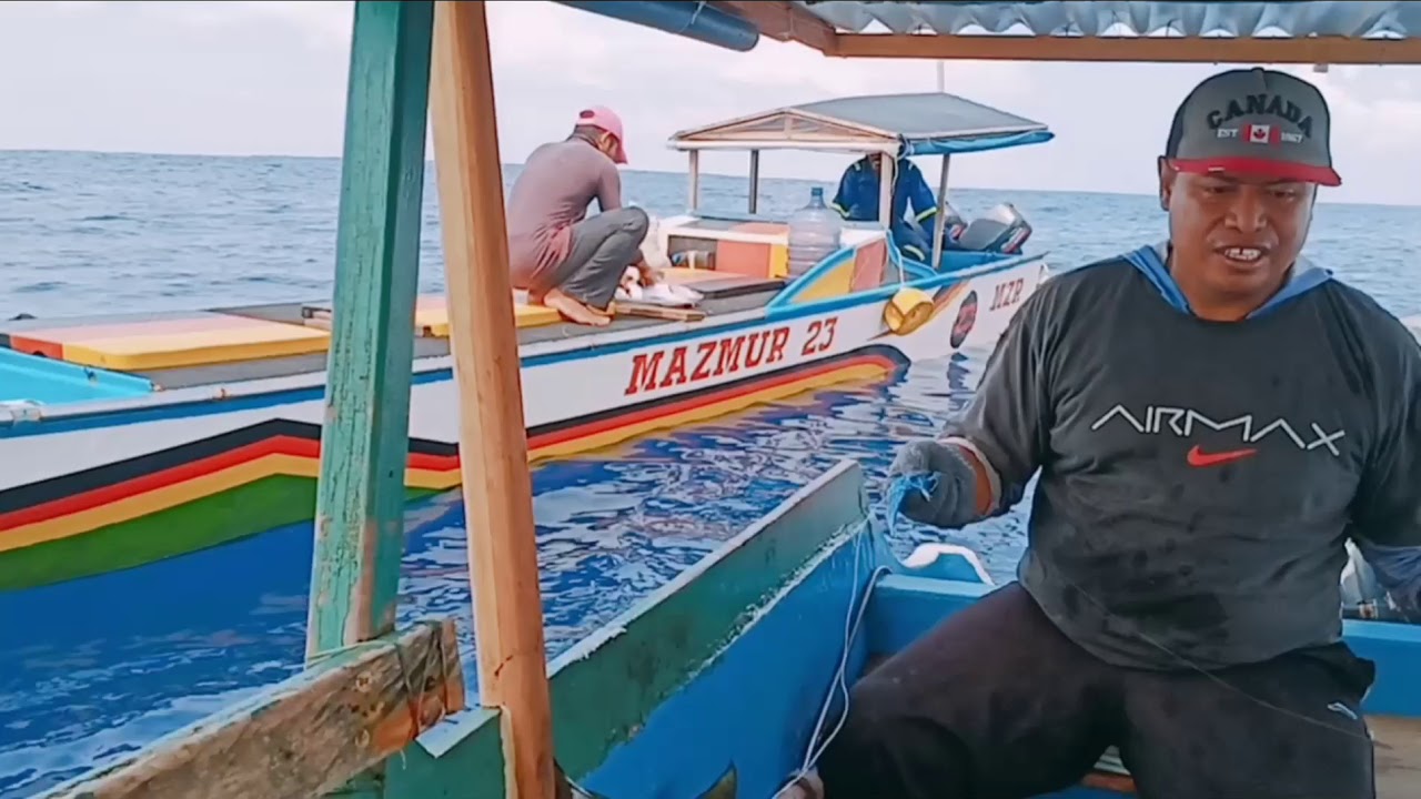 KESERUAN SELAMA DI LAUT part 2 || MANCING MENGGUNAKAN UMPAN TALI RAFIA😂