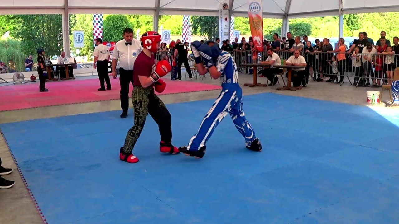 Wygraliśmy to! Debiut Kacpra Dobrzańskiego na Mistrzostwach Polski w kickboxingu light contact.