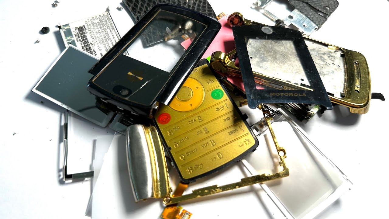 Komplette Demontage des Motorola Razr V8 Gold