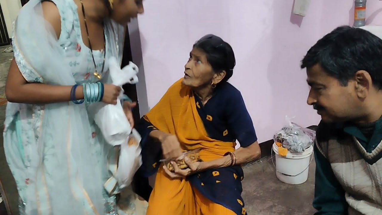 Sasural Me Gujarati Snacks Ka Reaction 🤣 | Amma Ne Bhakarwadi Dekh Ke Bola “Hai Daiya!”