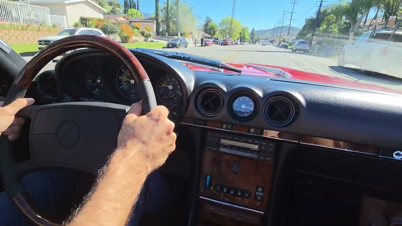 Mercedes 560 SL 1987 Signal Red driving video