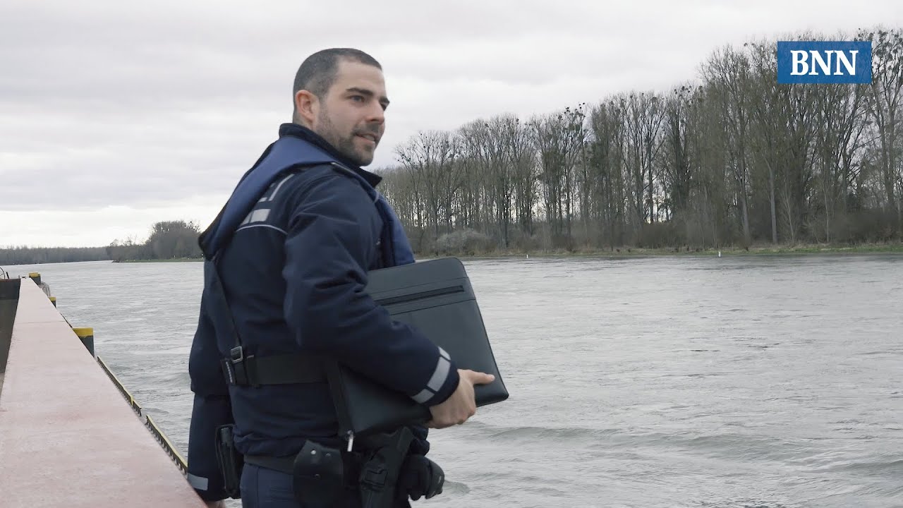 Auf dem Rhein mit der Wasserschutzpolizei in Karlsruhe