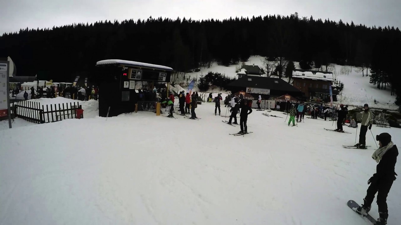 Harrachov Abfahrt blau und rot 2017