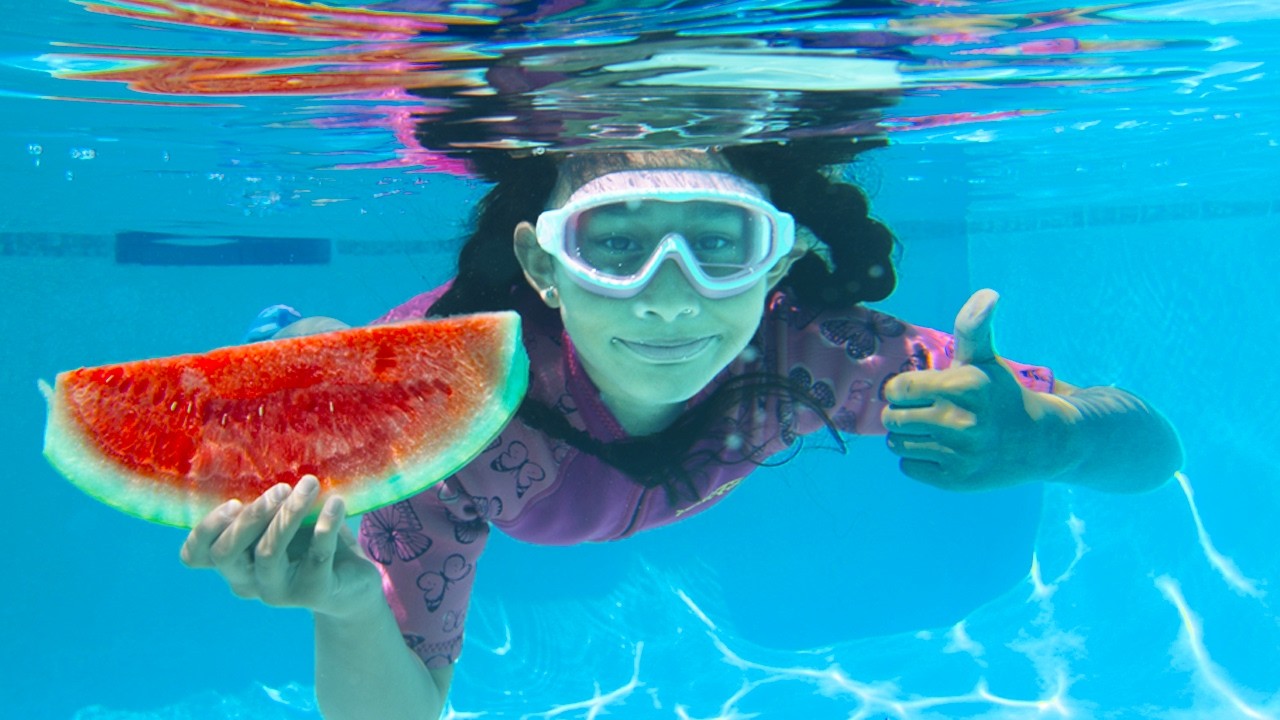 Andrea & Lily Learns to Share at the Pool Party 🥤