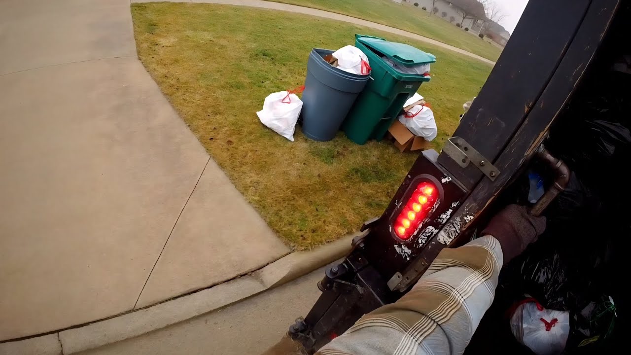 Day in the life of a Trashman! Post-Christmas pick-up!