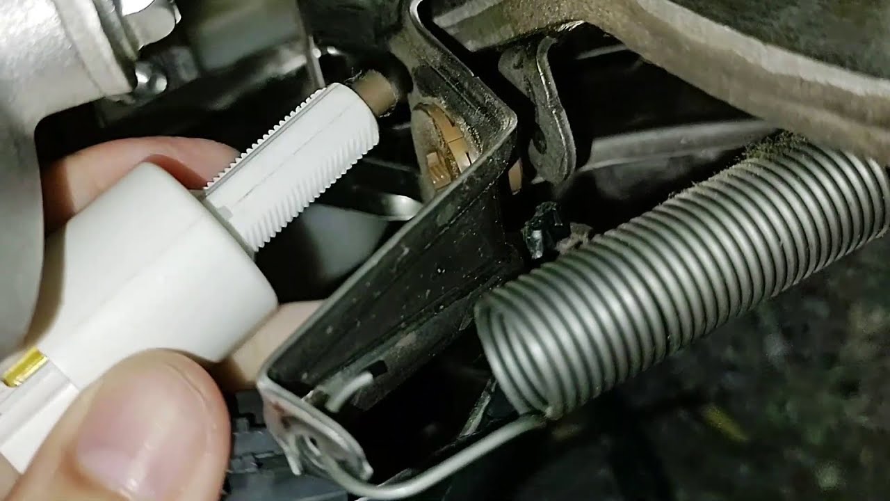 Pruebas y cambio de switch de freno - código P0504 - Corolla