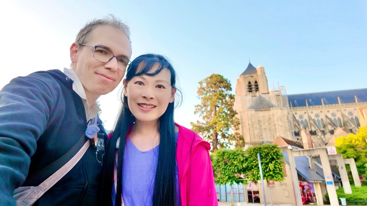 Vlog Voyage à Bourges 🚪 Nuit lumière bleue, projection mapping, cathédrale & remparts (restau fail)