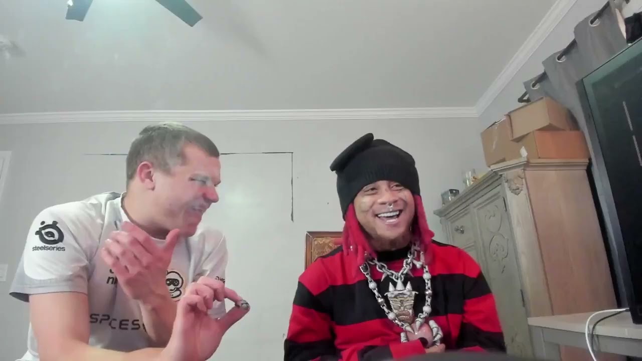 Jynxzi smokes a blunt on stream with Trippie Redd