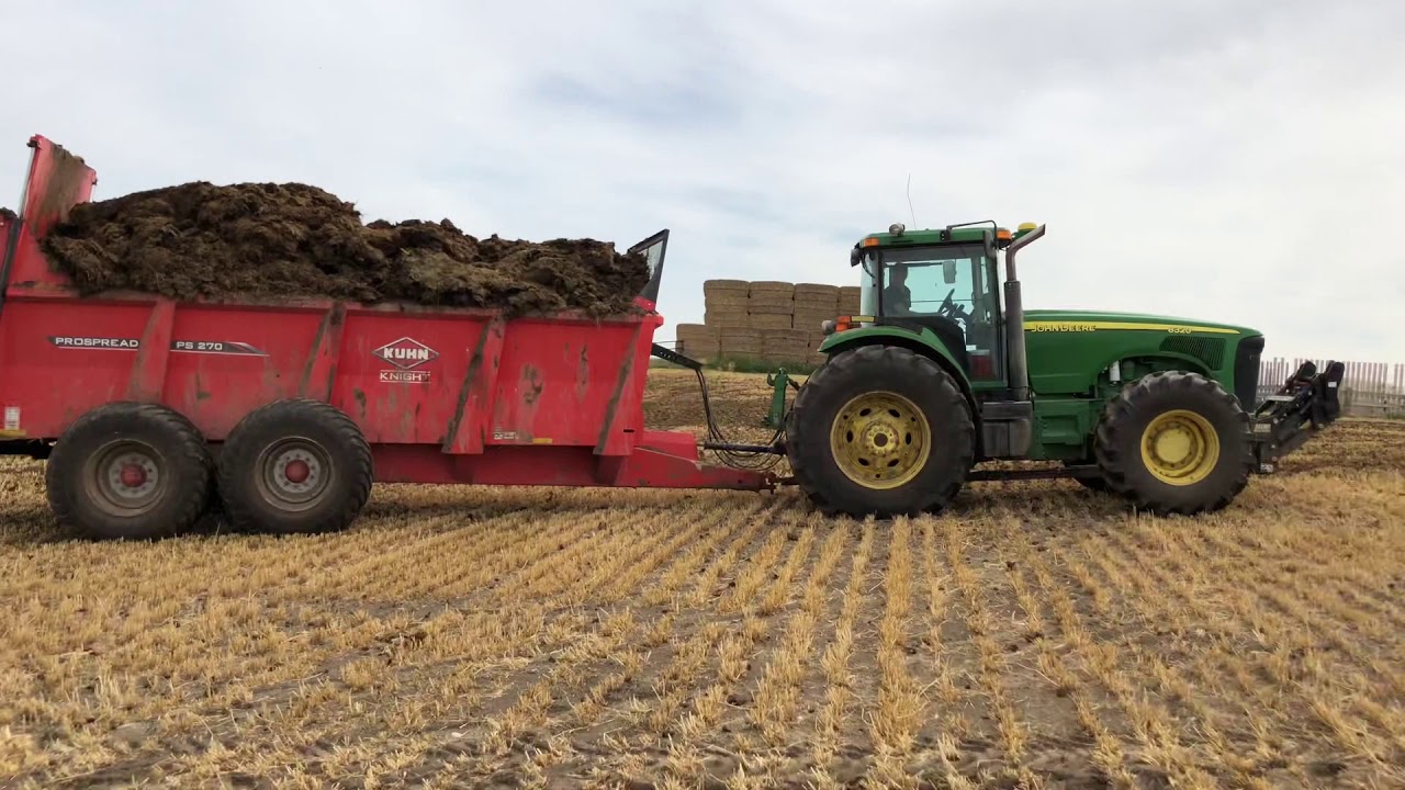 Kuhn Knight PS270 & John Deere 8320 Spreading Feedlot Manure