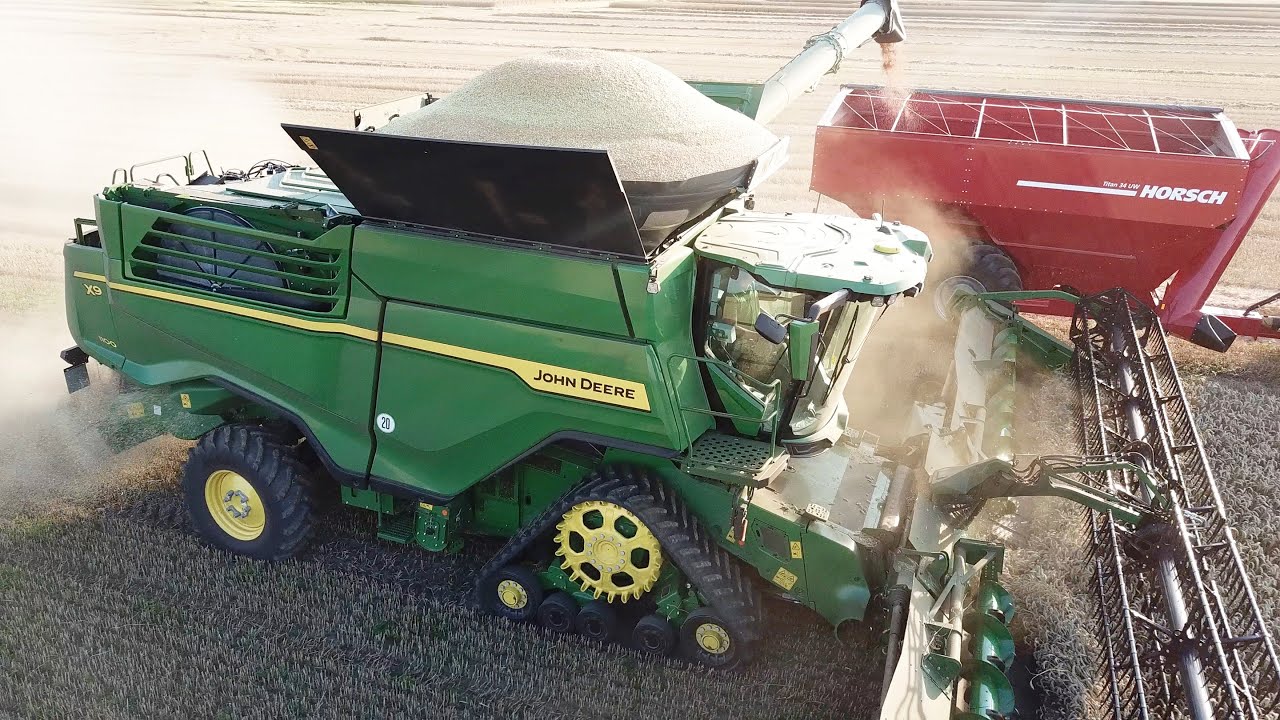 John Deere X9 Combine Harvesting Wheat | Big Harvest