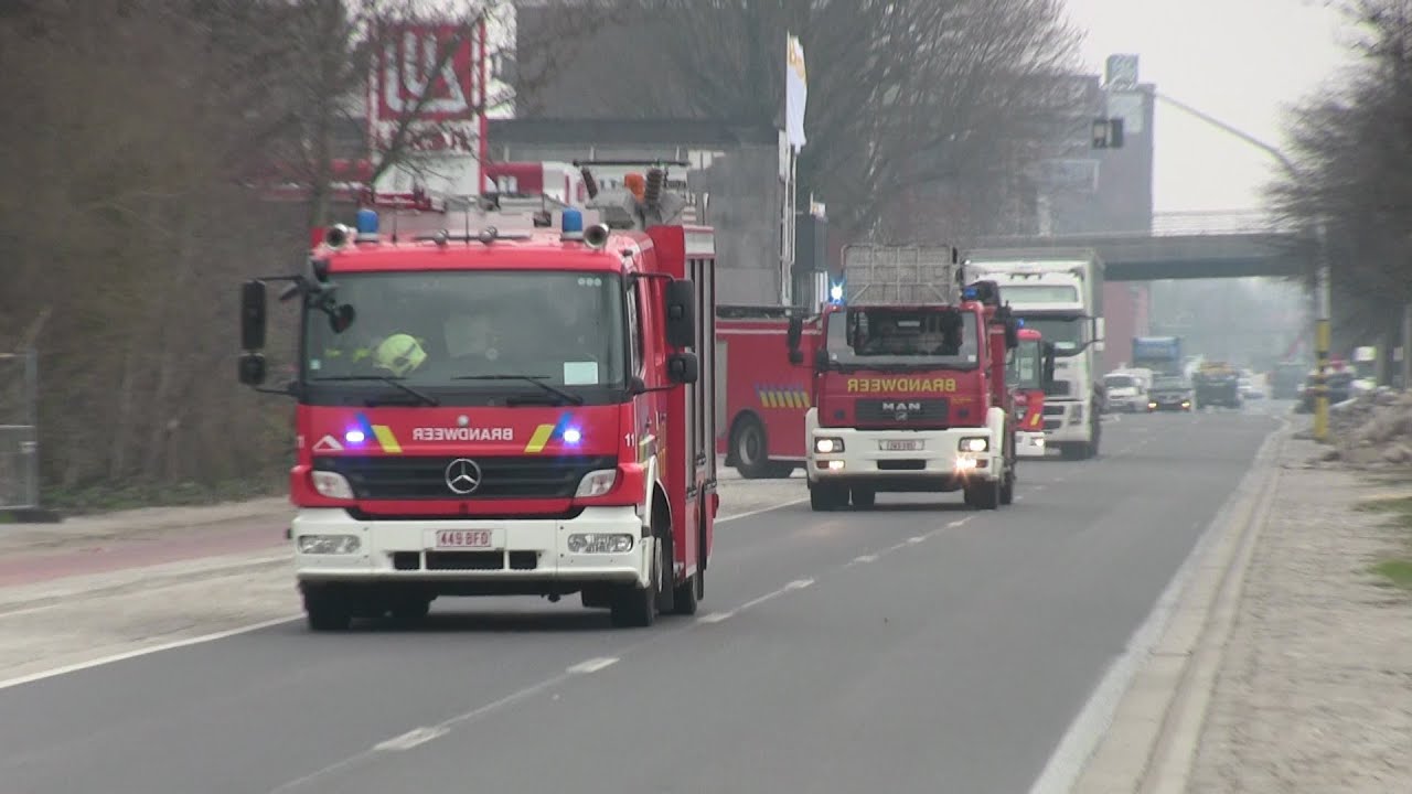 [MASSIVE AIRHORN] Volledige Branduitruk - Brandweer Gent