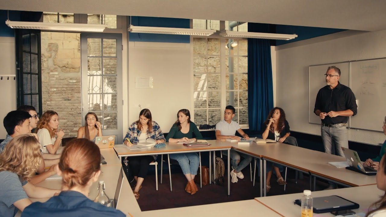Liberal Arts and Sciences at University College Maastricht | Becca | student testimonial|
