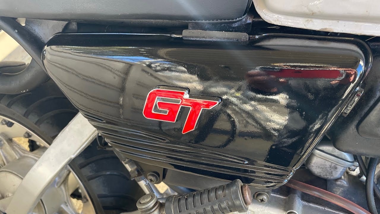 ヤマハ　ミニトレール GT50　サイドカバーを塗装しました　２スト　2stroke engine cycle　motorcycle YAMAHA　白煙OK