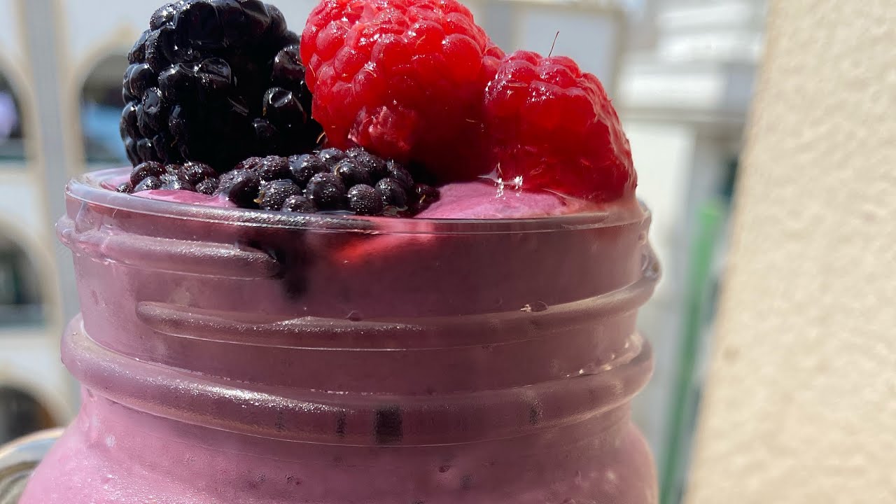 TRIPLE BERRY SMOOTHIE
