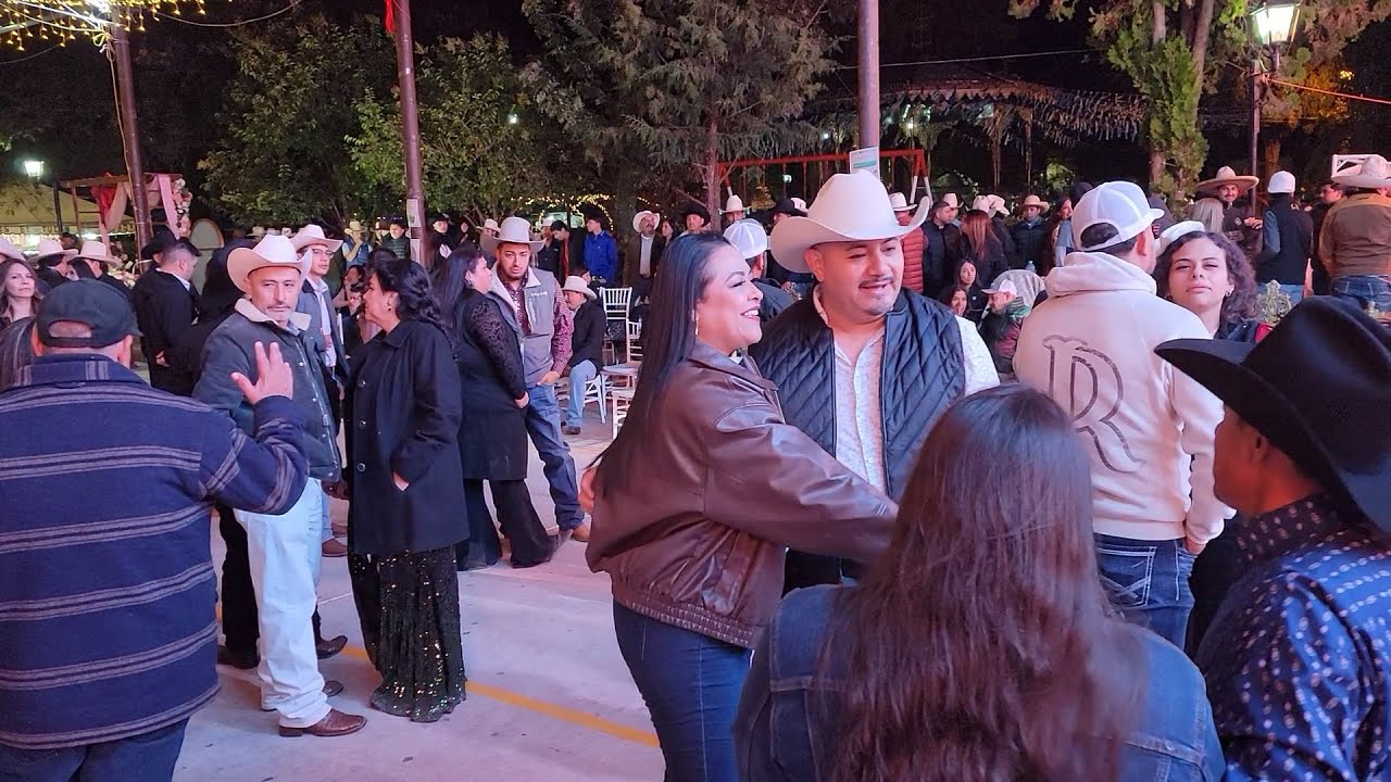 BAILE EN LOS XV DE JAQUELINE CAMPA CON BANDA LA CHACALOZA