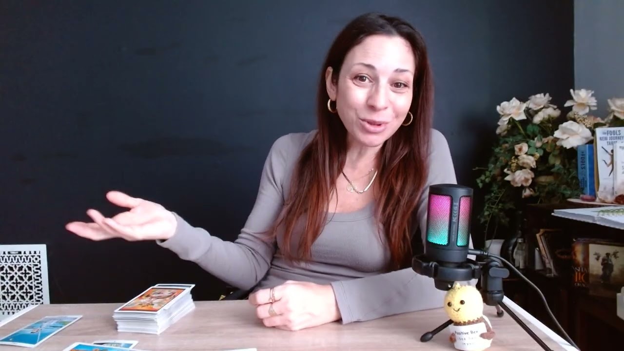 TAURUS TAROT♉THIS NEWISH/PAST LOVE ISN'T READY TO LET GO, ARE YOU?💖THE TIME HAS COME TO CLEAR ENERGY