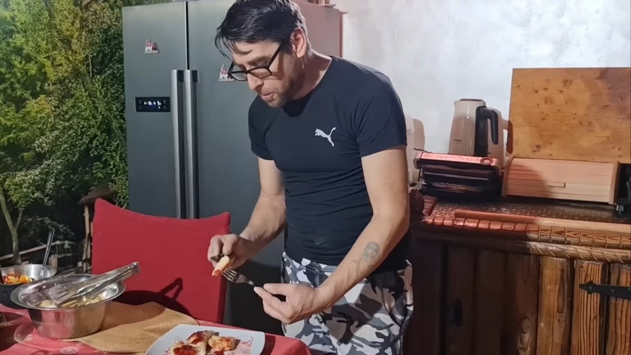 Cornel a pregătit un desert rapid şi foarte delicios! Coltunaşi cu brânză!