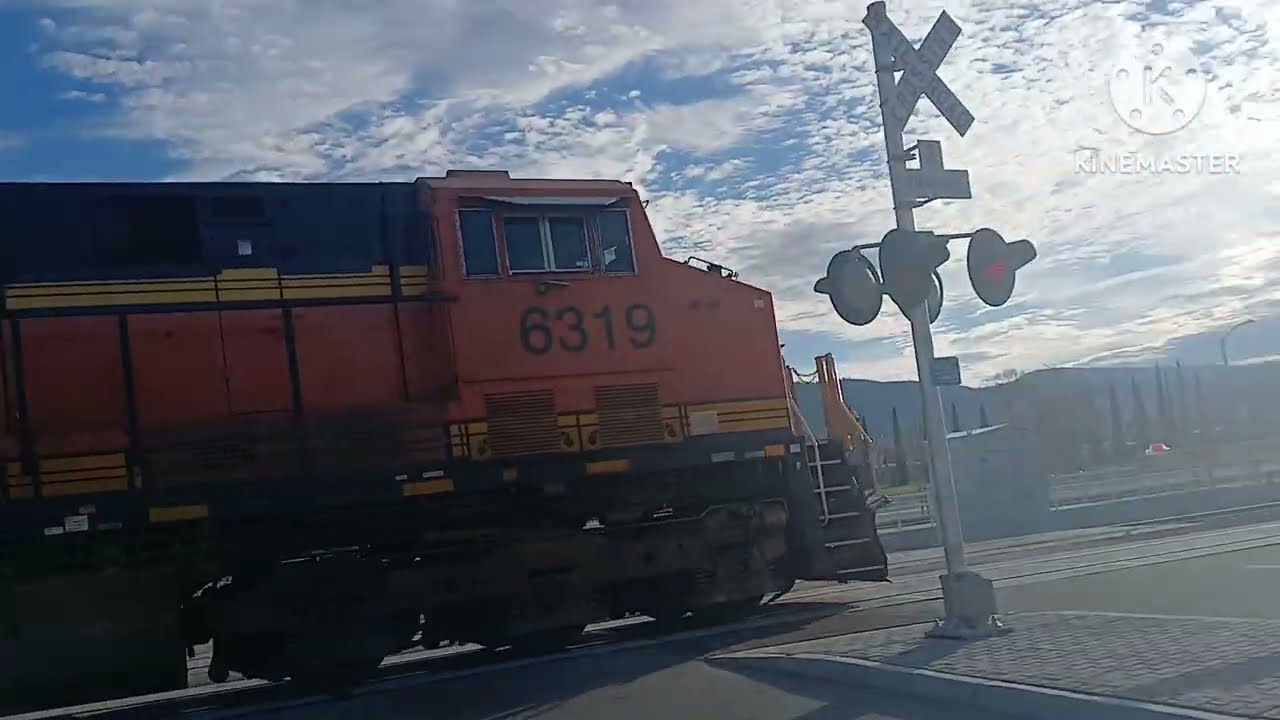 Bnsf 6319 pulling a manifest train at the municipal airport in tehachapi california 