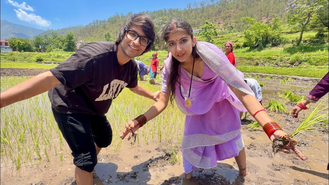 Avantika Ne Kiya Khet Mein Kaam 😍