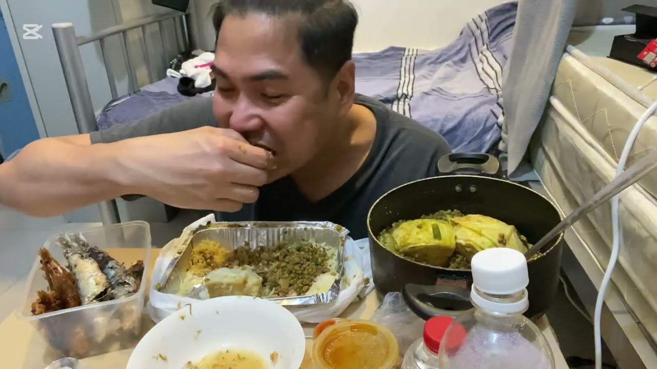 Monggo,pritong isda at hipon..syempre ang ating rasyon salamat mga kaibigan at kapatid tara kain po